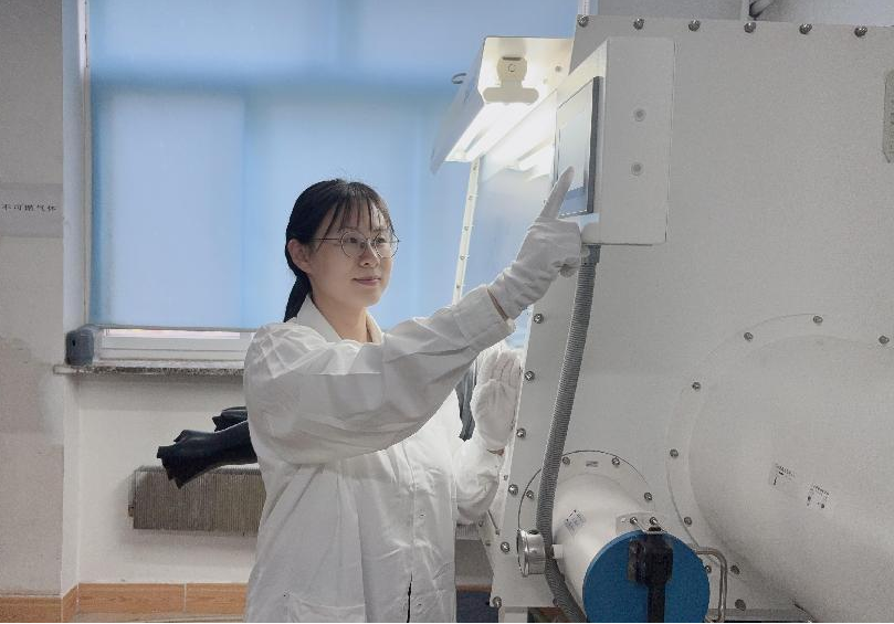 科研一线丨石爽爽：晶体成长虽慢，但每一步都通向光的将来